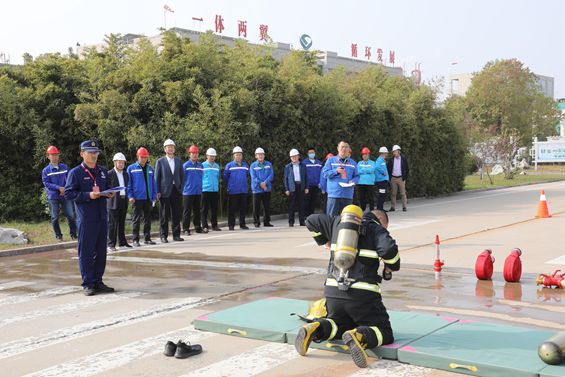 李合軍帶隊(duì)到企業(yè)督導(dǎo)“我是狀元”職工職業(yè)技能競(jìng)賽活動(dòng) (1)_副本.jpg